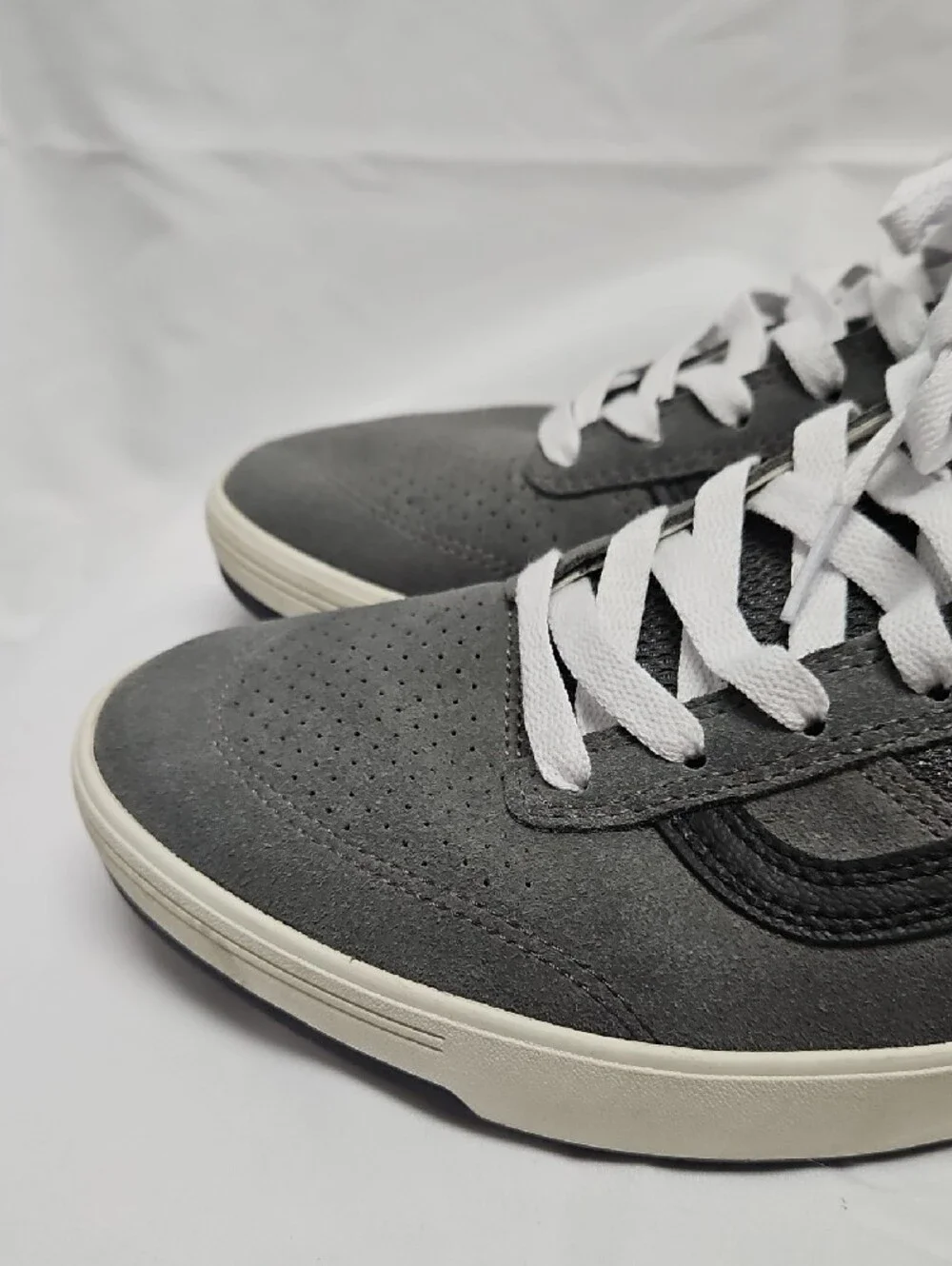 Vans Wayvee Mens 12 Grey White Black Suede Mesh Skate Shoes Sneakers